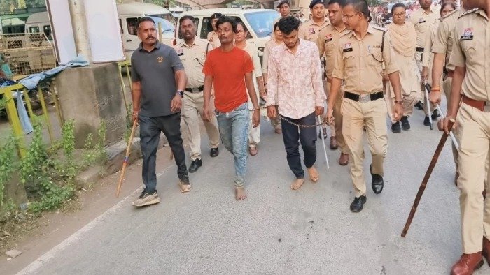 राजनांदगांव में गोवंश हत्या के आरोपियों का शहर में निकाला जुलूस, एक दिन पहले थाने का हुआ था घेराव